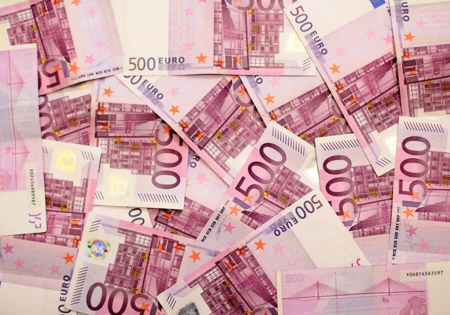 Photo of 500 money banknotes